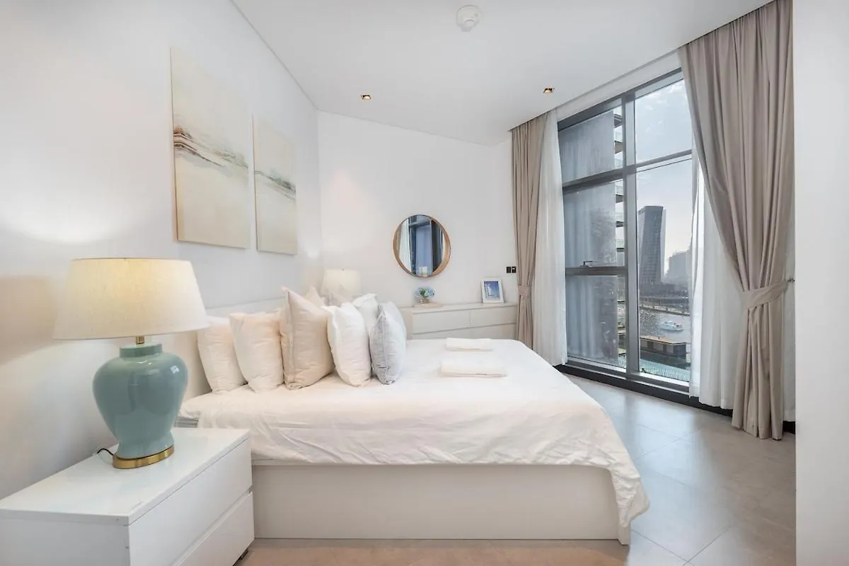 Water Front Apartment, Burj Khalifa Views Dubai