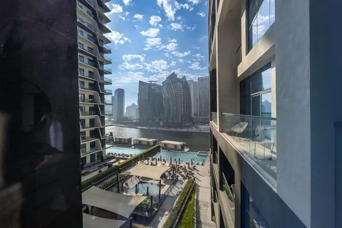 Water Front Apartment, Burj Khalifa Views Dubai