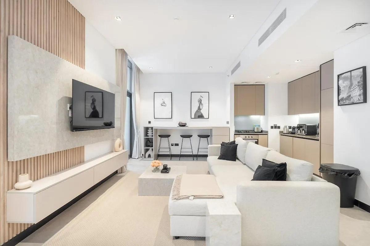 Water Front Apartment, Burj Khalifa Views Dubai
